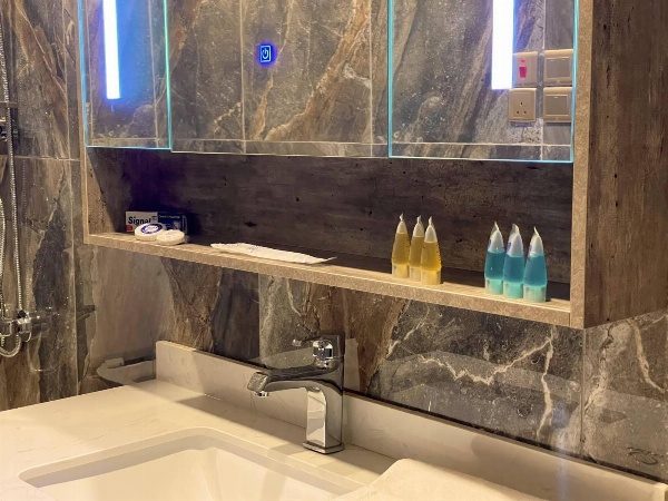 Crystal Blue Hotel image 9